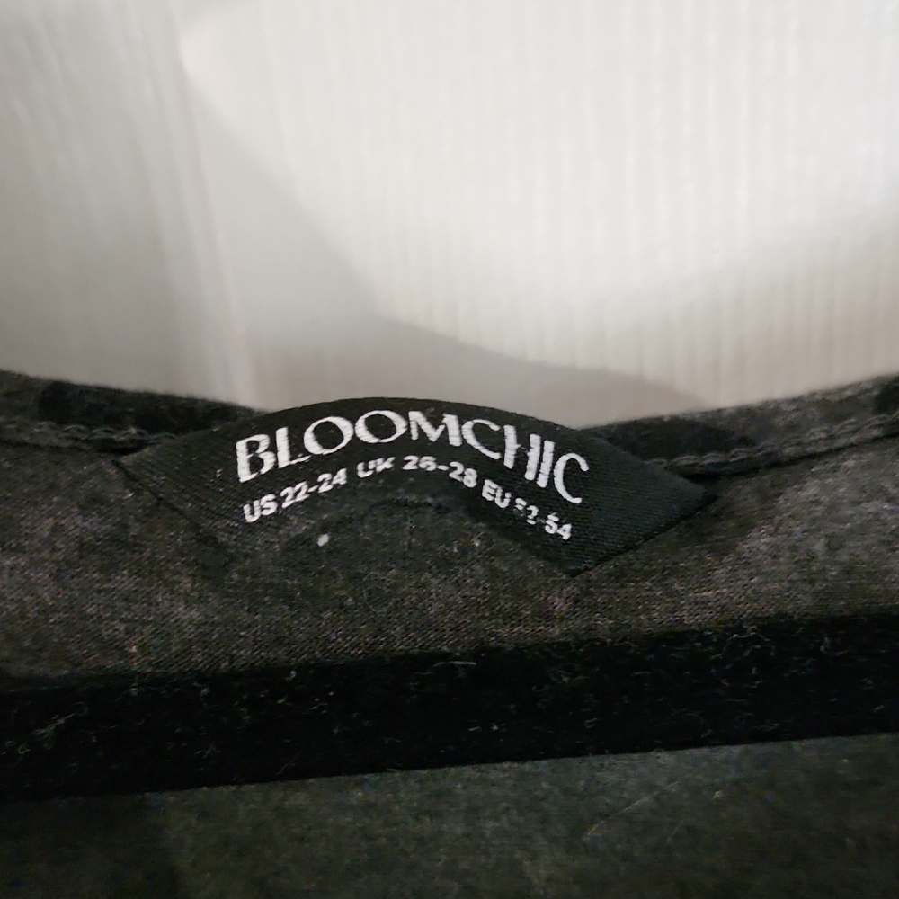 BloomChic Charcoal and Black Tunic - Picture 2 of 3